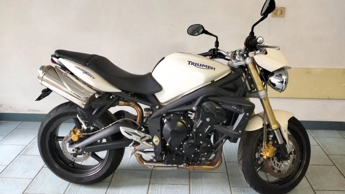 Triumph Street Triple (2007 - 12)  (3)