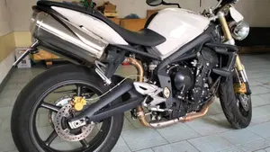 Triumph Street Triple (2007 - 12)  (4)