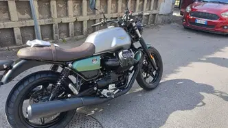 Moto Guzzi V7 Stone (2021 - 24) usata