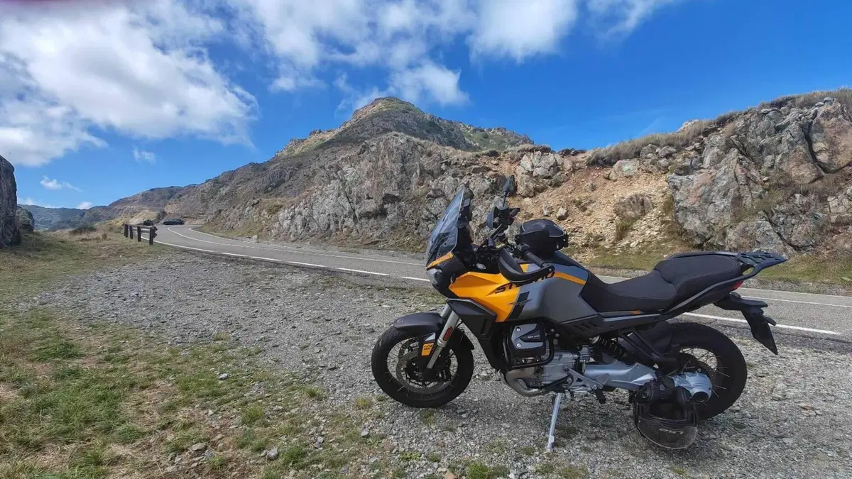Moto Guzzi Stelvio (2024 - 26) 