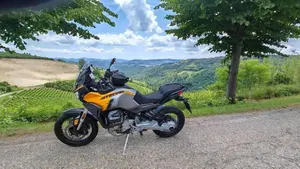 Moto Guzzi Stelvio (2024 - 26)  (2)