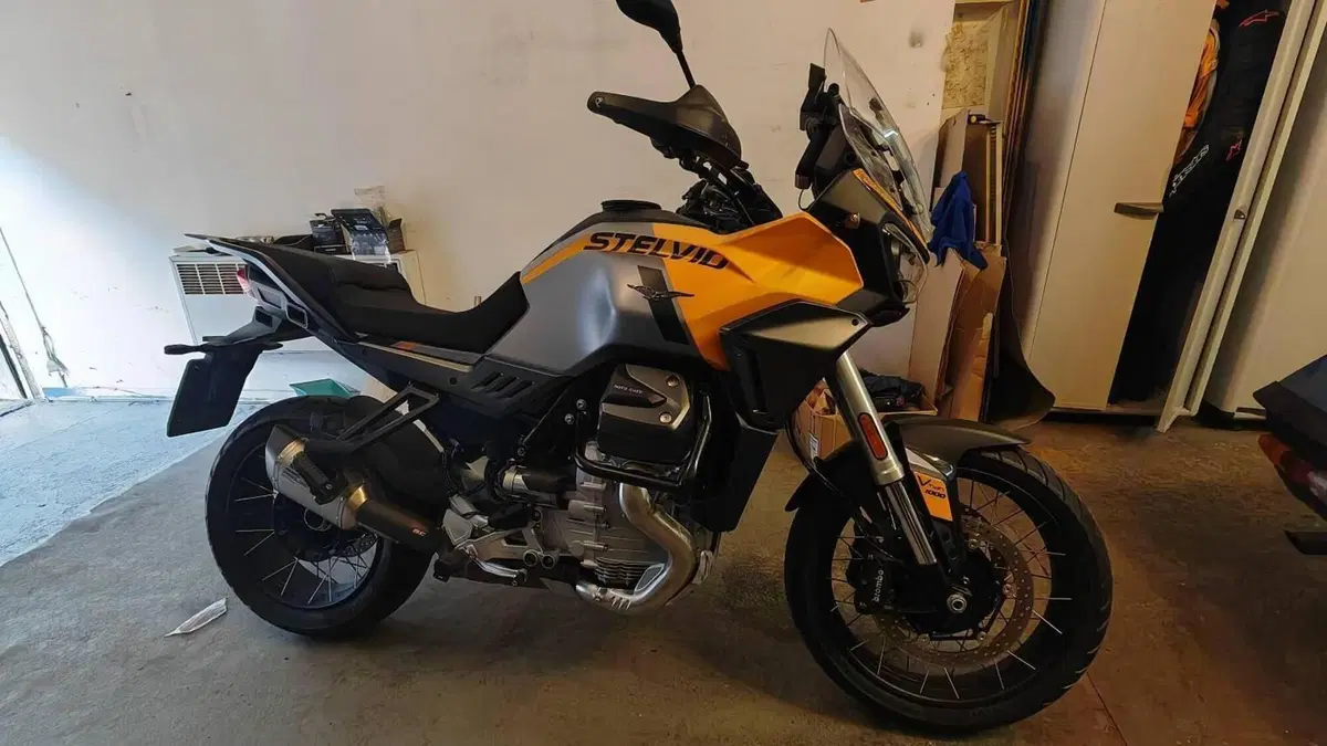 Moto Guzzi Stelvio (2024 - 26)  (3)