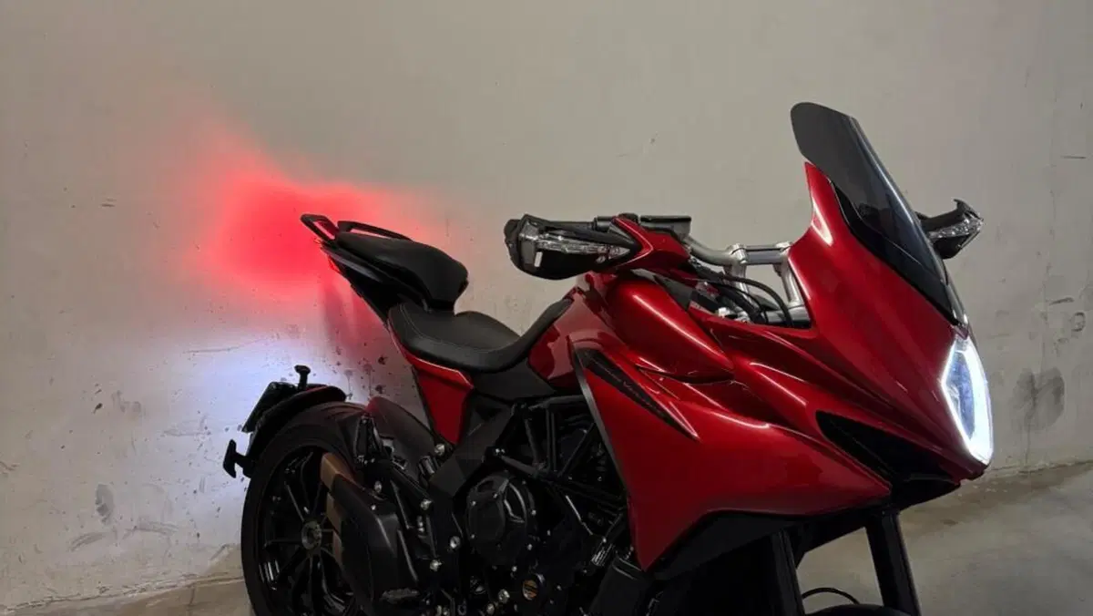 MV Agusta Turismo Veloce 800 R (2023 - 26)  (5)