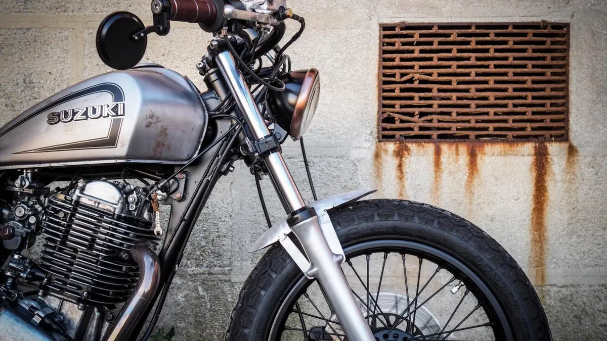 Suzuki GN 250  (2)