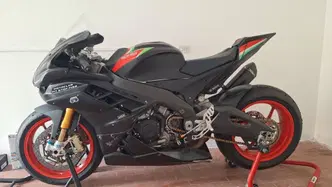 Aprilia Tuono V4 Factory (2015 - 17) usata