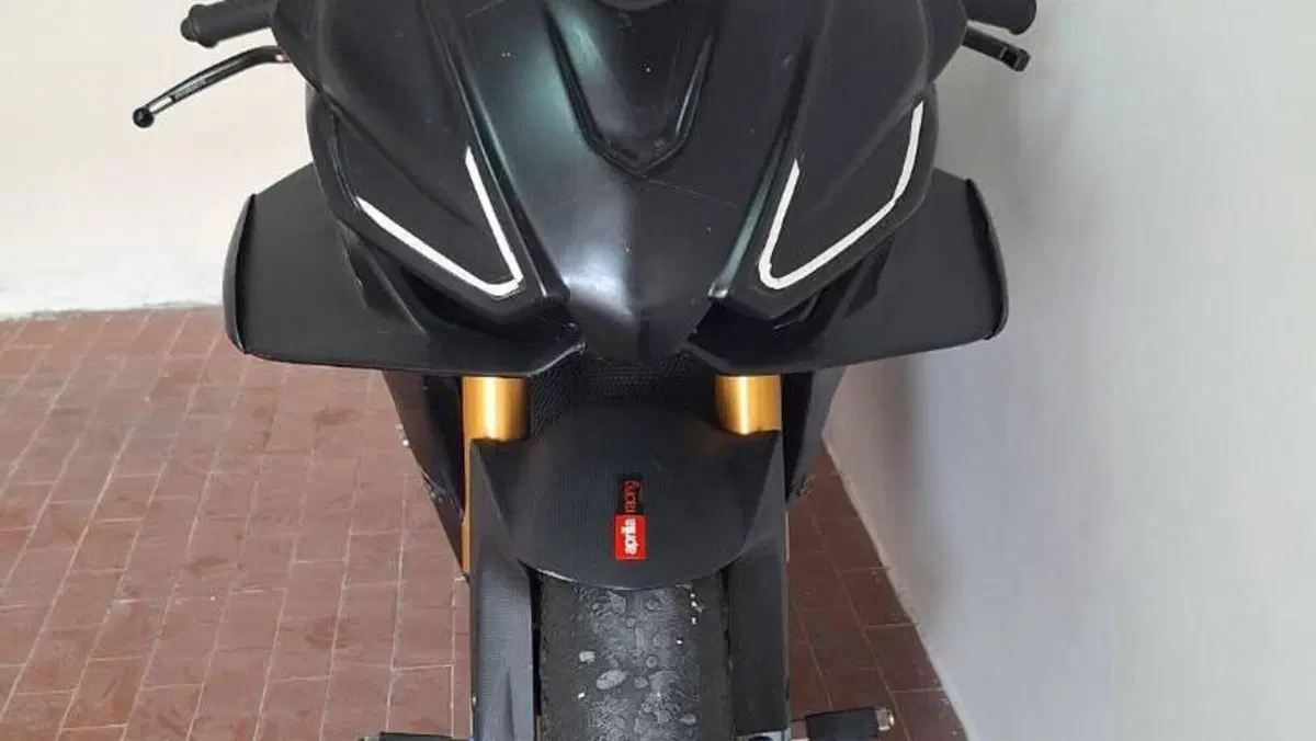 Aprilia Tuono V4 Factory (2015 - 17)  (3)