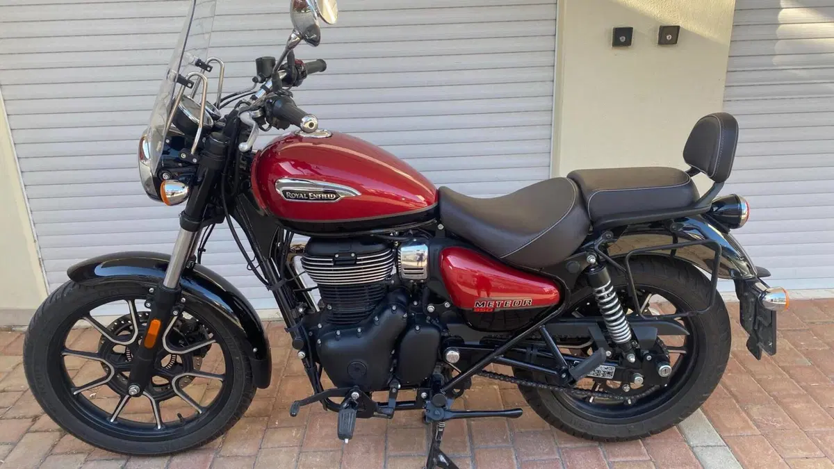 Royal Enfield Meteor 350 Aurora (2024 - 26)  (2)