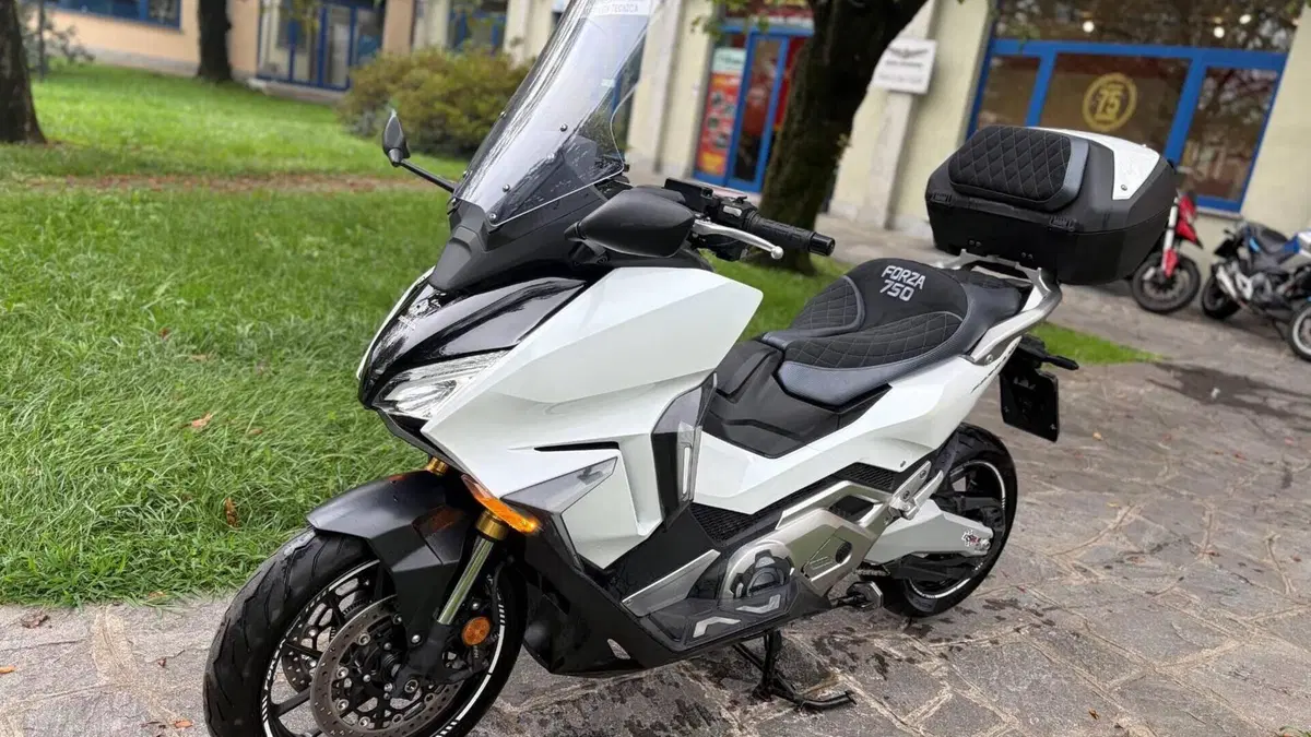 Honda Forza 750 DCT Urban (2021 - 24)  (2)
