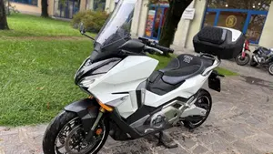 Honda Forza 750 DCT Urban (2021 - 24)  (2)