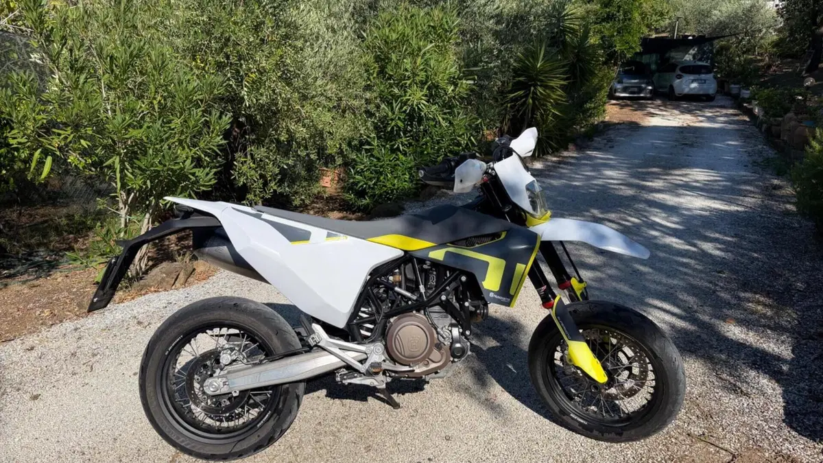 Husqvarna 701 Supermoto (2020) 