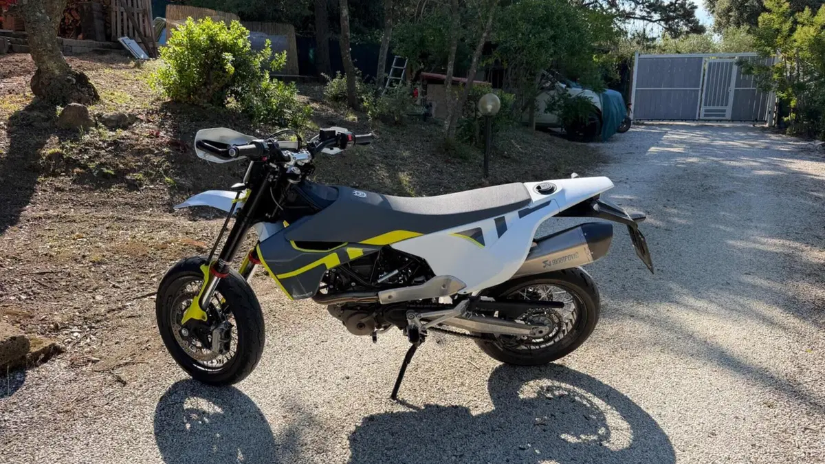 Husqvarna 701 Supermoto (2020)  (2)
