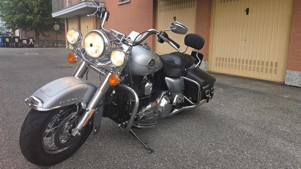 Harley-Davidson 1584 Road King Classic (2007 - 10) - FLHRC 