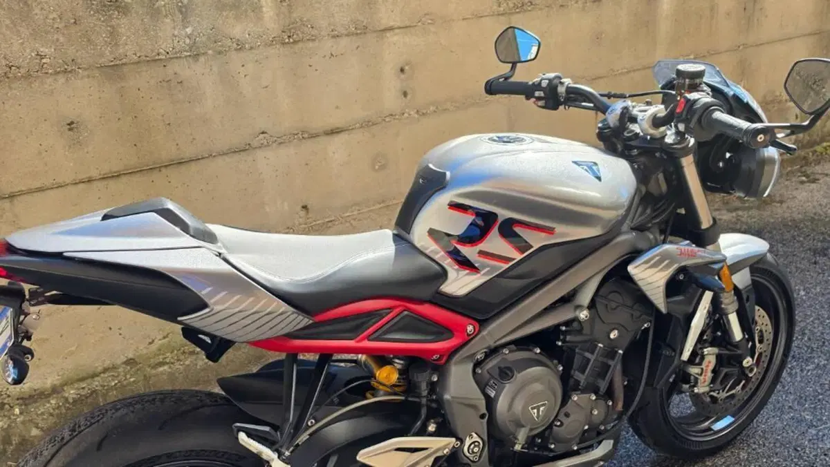 Triumph Street Triple RS (2020 - 22)  (2)