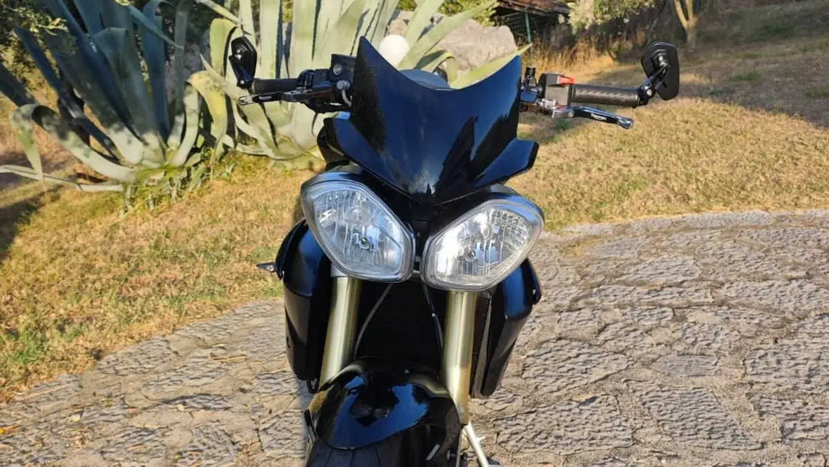 Triumph Street Triple R ABS (2013 - 17)  (2)