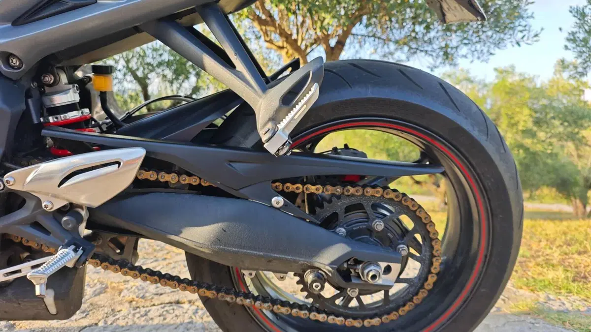 Triumph Street Triple R ABS (2013 - 17)  (6)