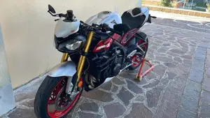 Triumph Street Triple 765 RX (2026) 