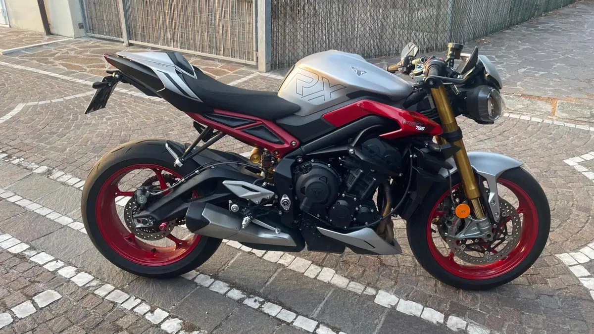 Triumph Street Triple 765 RX (2026)  (4)