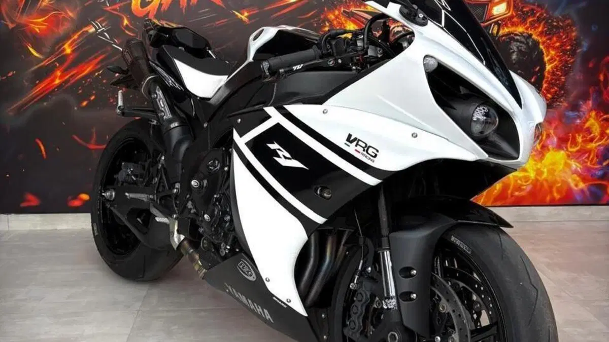 Yamaha YZF R1 (2015 - 16) 