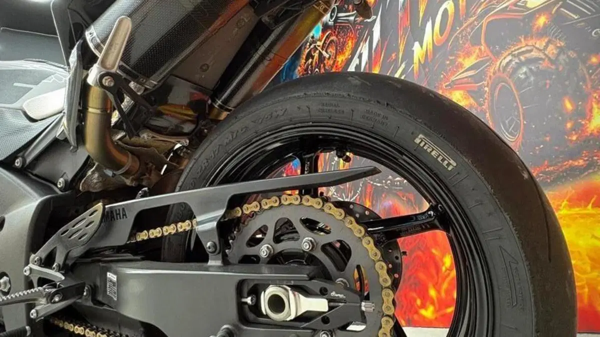 Yamaha YZF R1 (2015 - 16)  (5)