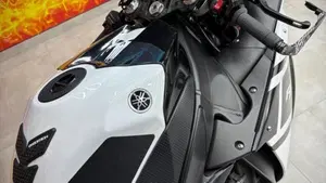 Yamaha YZF R1 (2015 - 16)  (10)