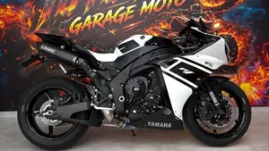 Yamaha YZF R1 (2015 - 16)  (13)
