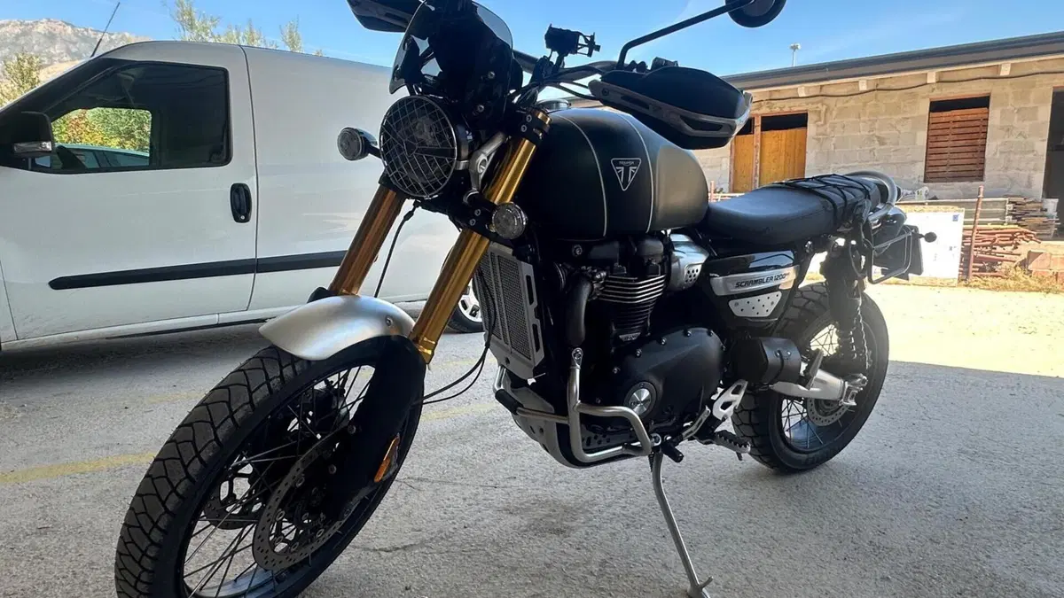 Triumph Scrambler 1200 XE (2021 - 23)  (2)