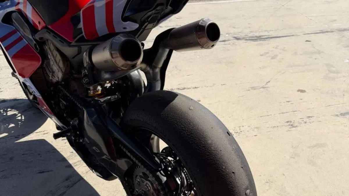 Ducati Panigale V4 (2022 - 24)  (7)