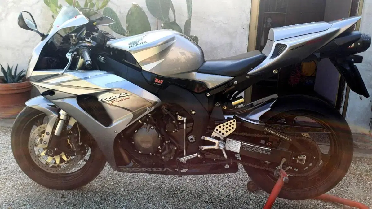 Honda CBR 1000 RR Fireblade (2006 - 07)  (4)