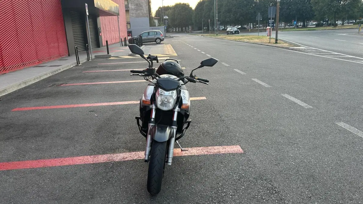 Suzuki GSR 600 (2006 - 11)  (4)