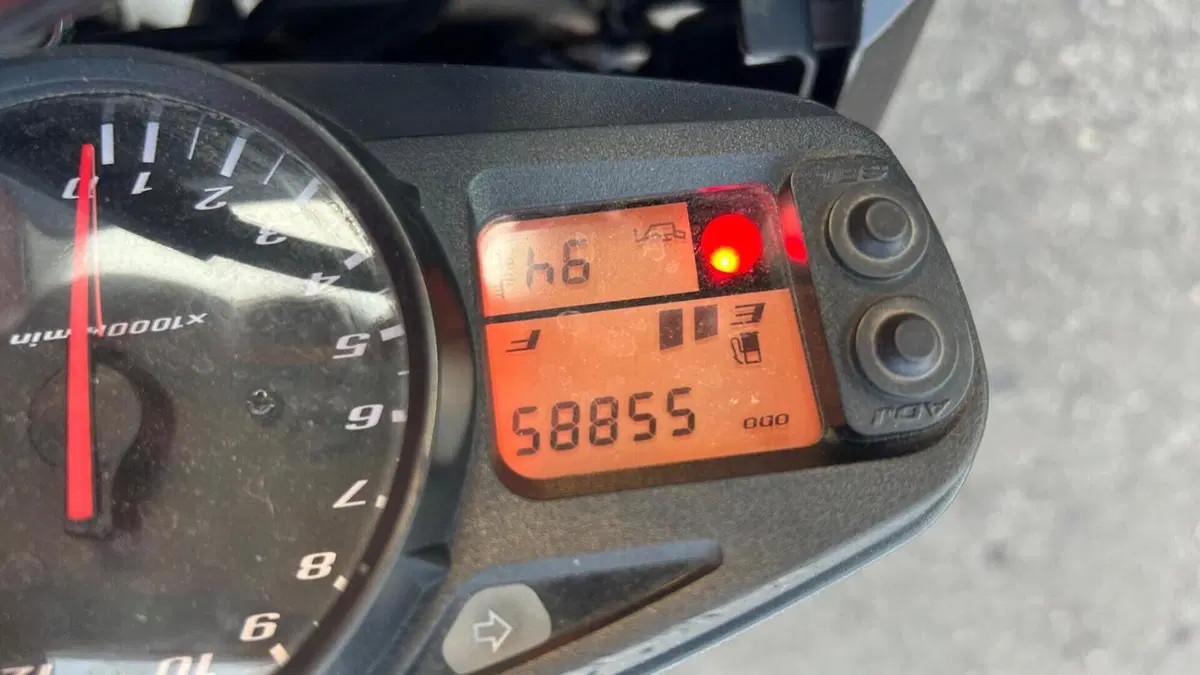 Suzuki GSR 600 (2006 - 11)  (6)