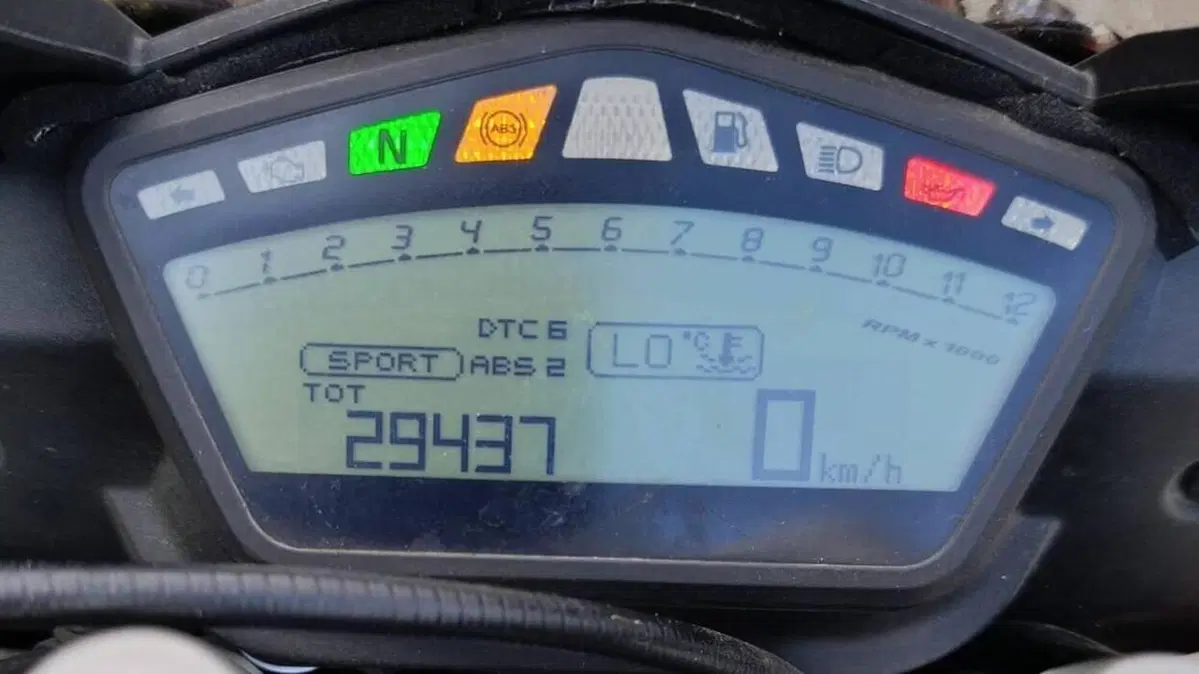 Ducati Hyperstrada 821 (2013 - 15)  (4)
