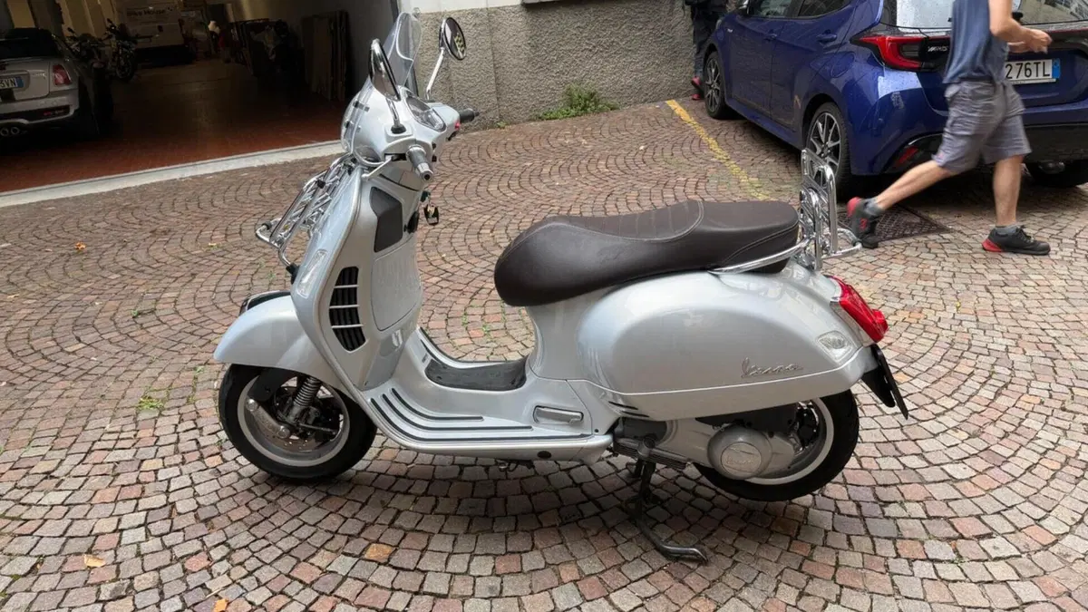 Vespa GTS 300 Touring ABS (2014 - 16)  (7)