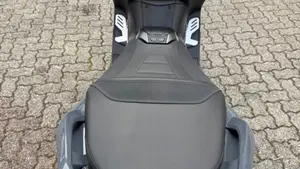 Yamaha T-Max 560 Tech Max (2021)  (2)