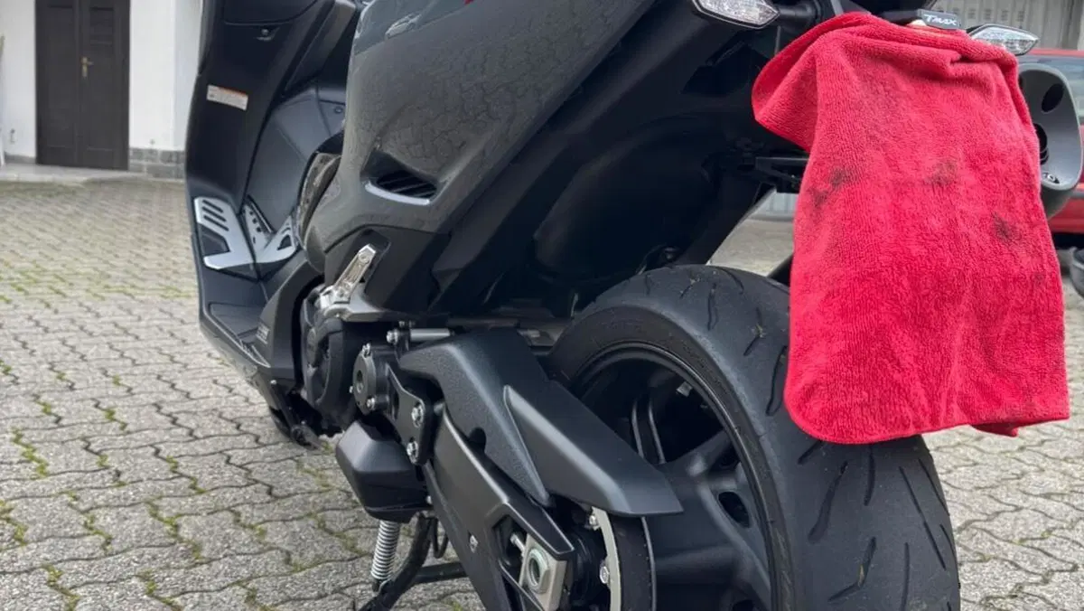 Yamaha T-Max 560 Tech Max (2021)  (3)