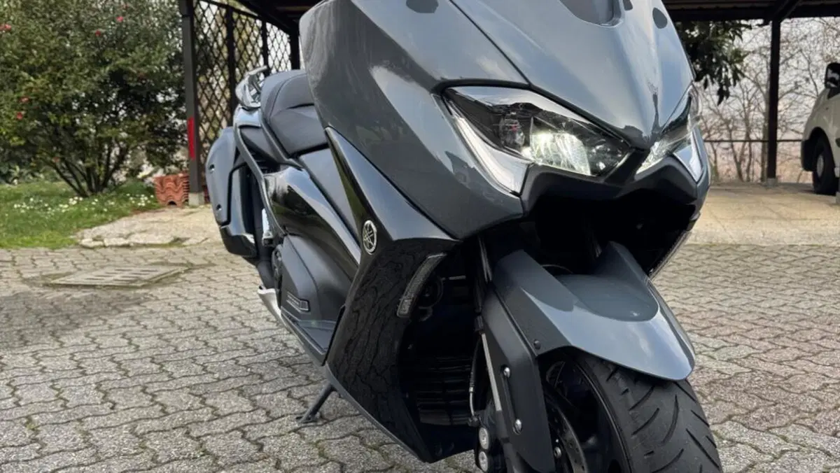 Yamaha T-Max 560 Tech Max (2021)  (5)