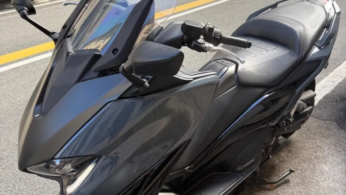 Yamaha T-Max 560 Tech Max (2021)  (5)