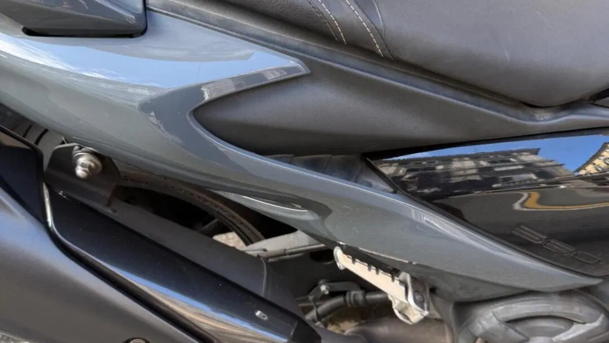 Yamaha T-Max 560 Tech Max (2021)  (12)