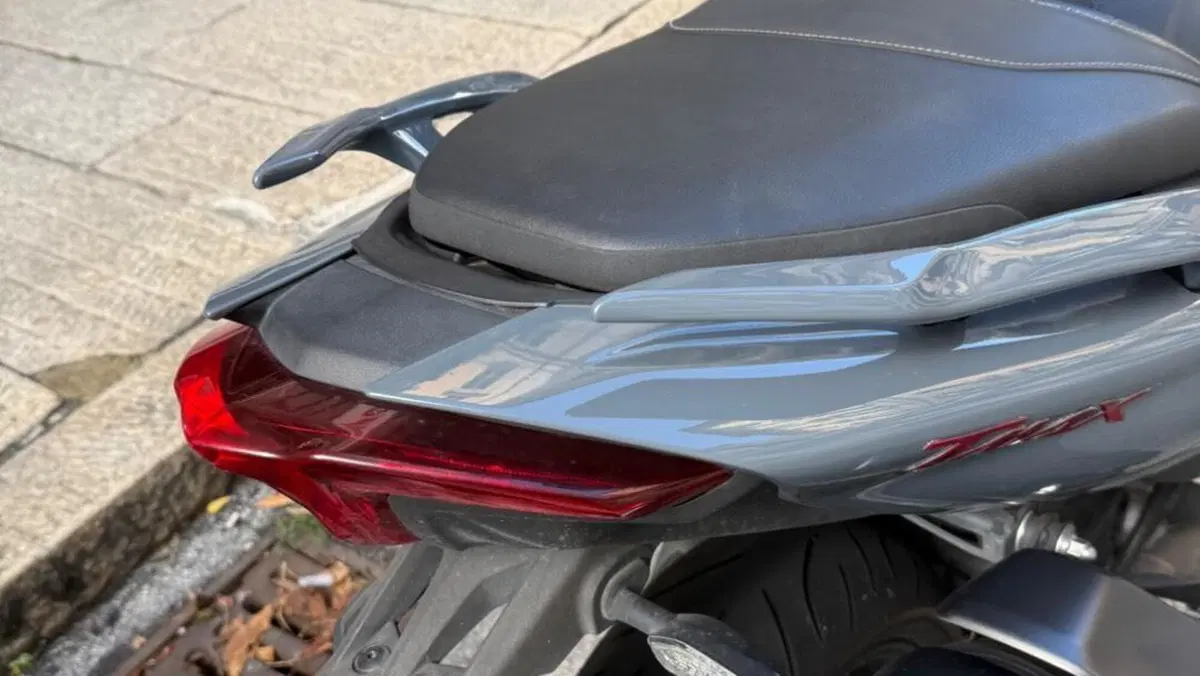 Yamaha T-Max 560 Tech Max (2021)  (15)