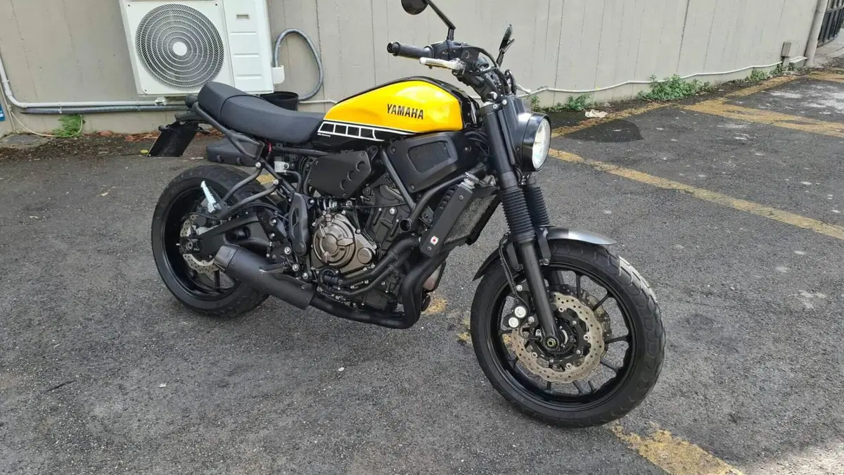 Yamaha XSR 700 ABS 60th Anniversary (2016 - 18)  (3)