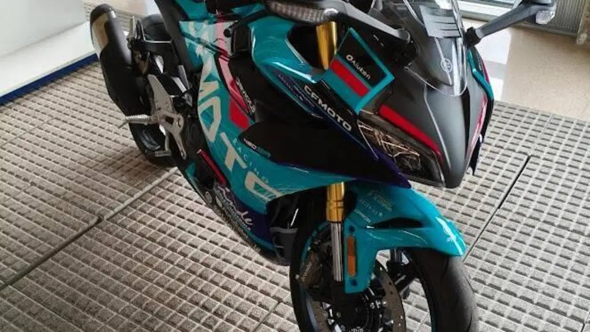 CFMOTO 450SR World Champions Replica (2025 - 26)  (2)
