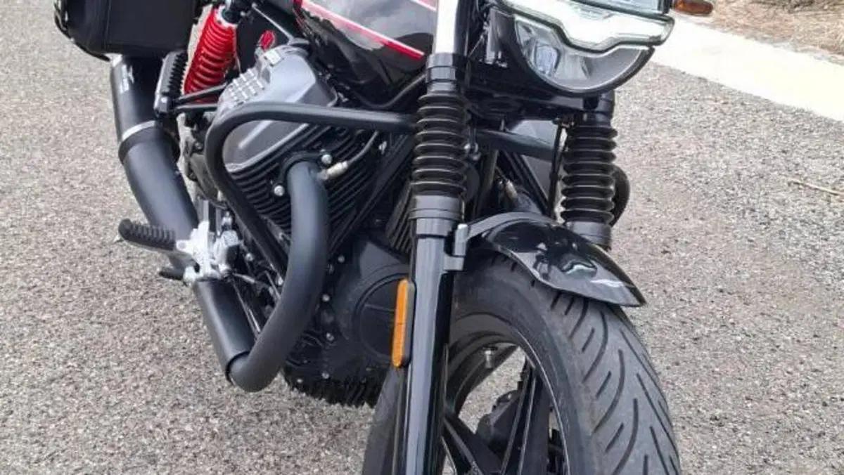 Moto Guzzi V7 Stone Special Edition (2022 - 25)  (3)