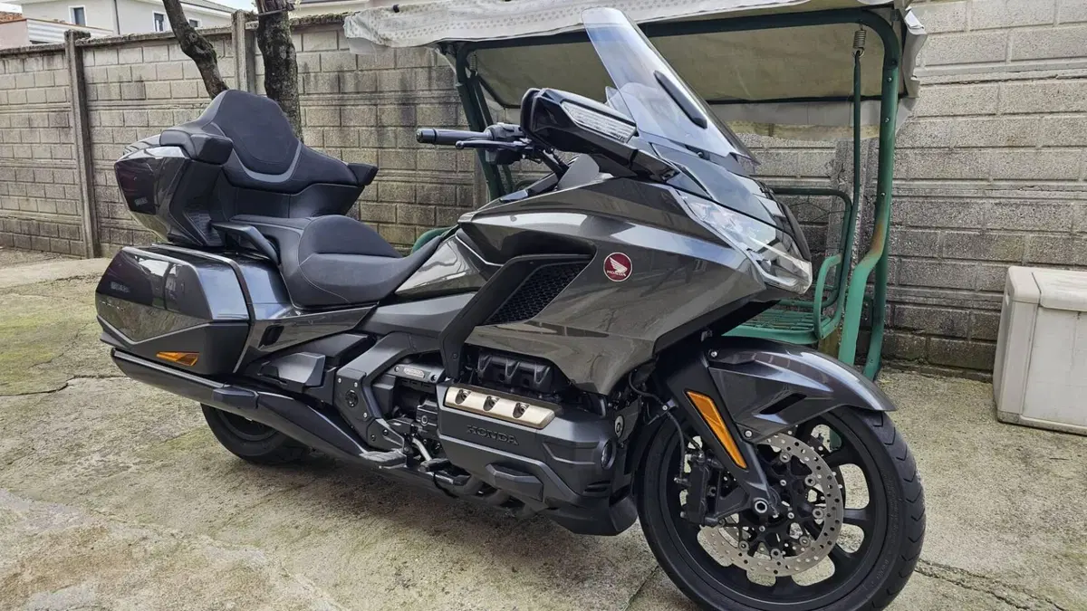 Honda GL 1800 Gold Wing Tour DCT & Airbag (2022 - 24)  (3)