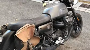 Moto Guzzi V7 III Stone (2017 - 20)  (2)