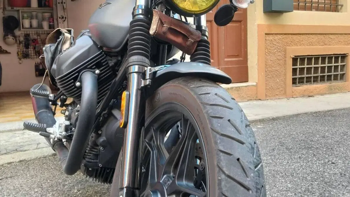 Moto Guzzi V7 III Stone (2017 - 20)  (4)