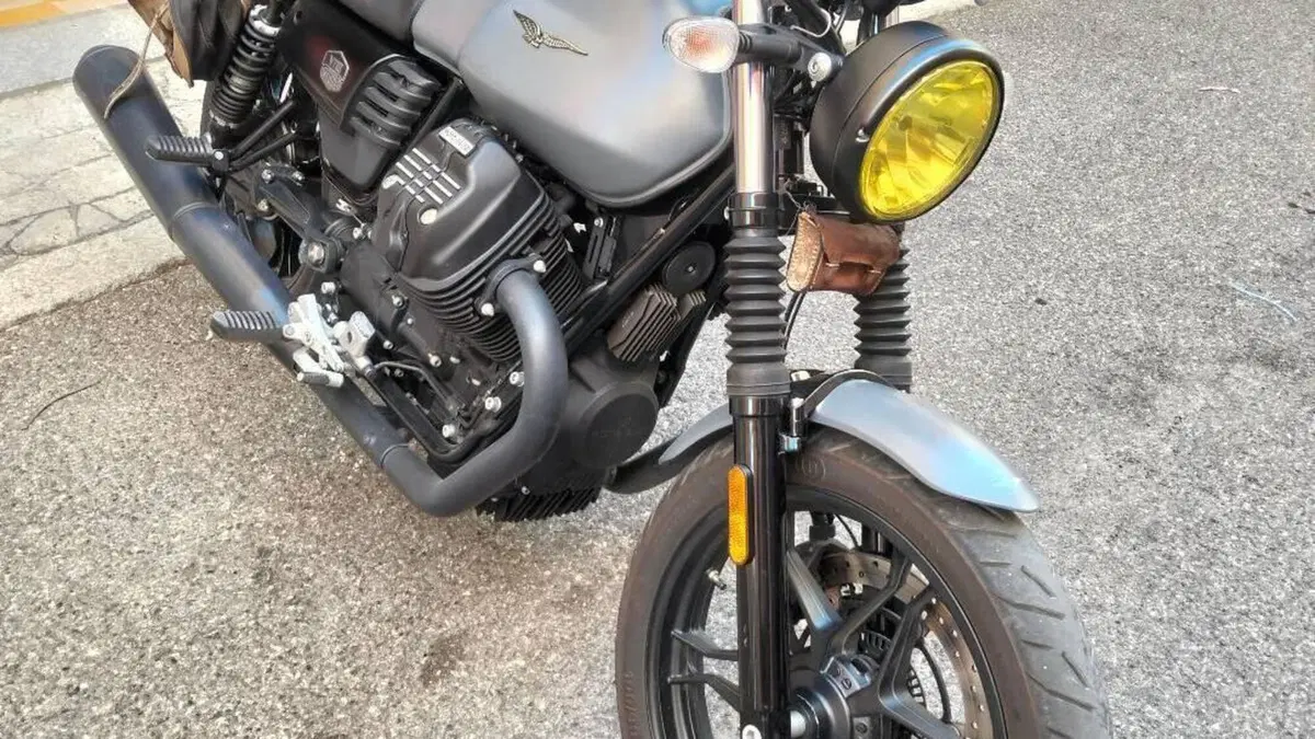 Moto Guzzi V7 III Stone (2017 - 20)  (5)