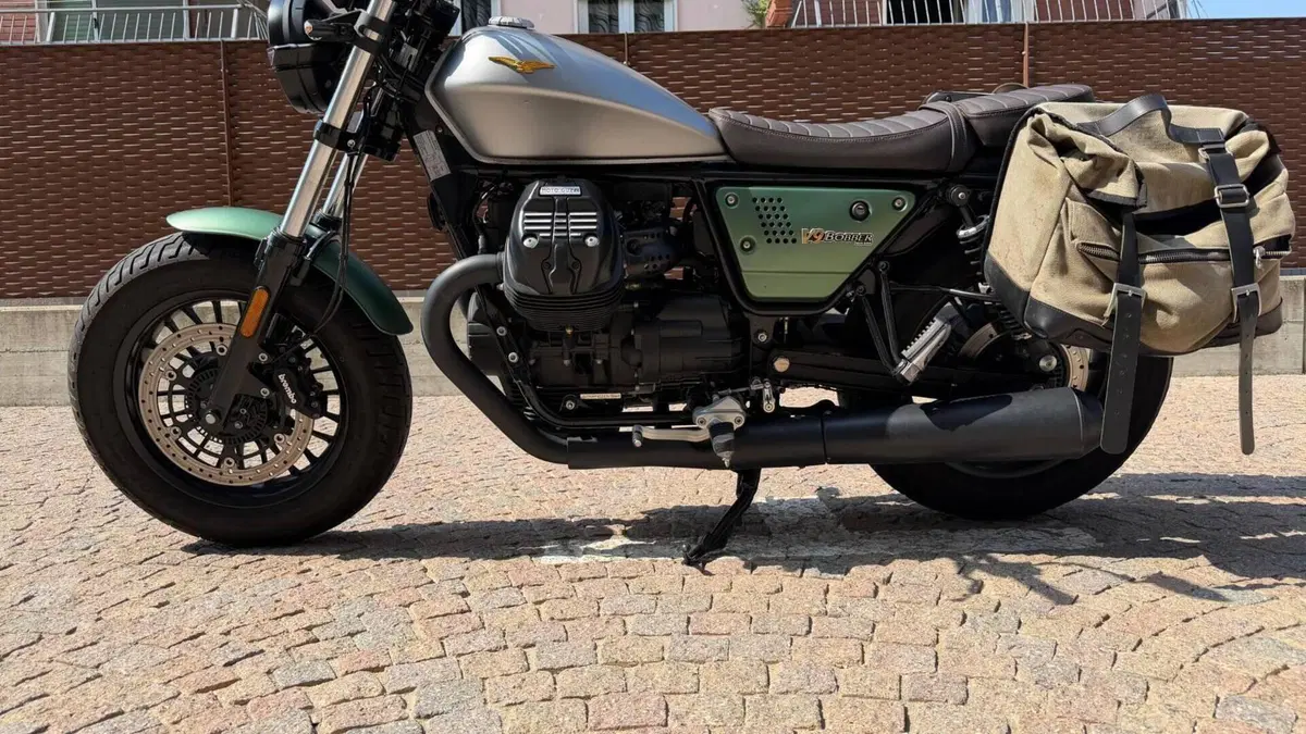 Moto Guzzi V9 Bobber Centenario (2021 - 22) 