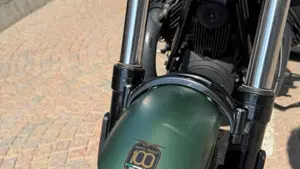 Moto Guzzi V9 Bobber Centenario (2021 - 22)  (3)