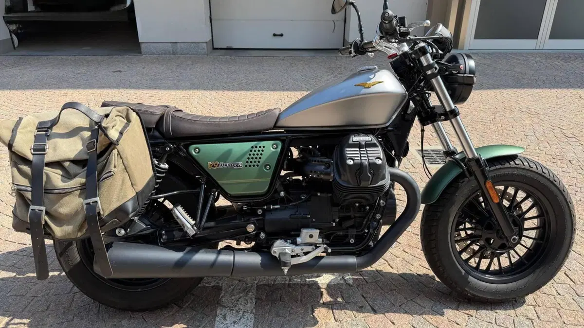 Moto Guzzi V9 Bobber Centenario (2021 - 22)  (4)