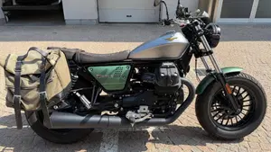 Moto Guzzi V9 Bobber Centenario (2021 - 22)  (4)