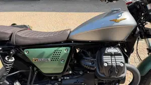 Moto Guzzi V9 Bobber Centenario (2021 - 22)  (6)